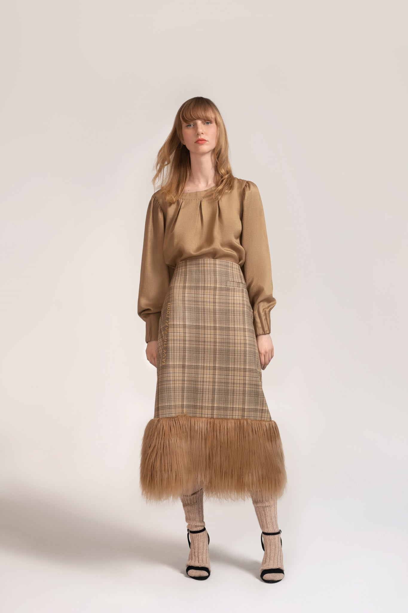 High waisted skirt with fake fur