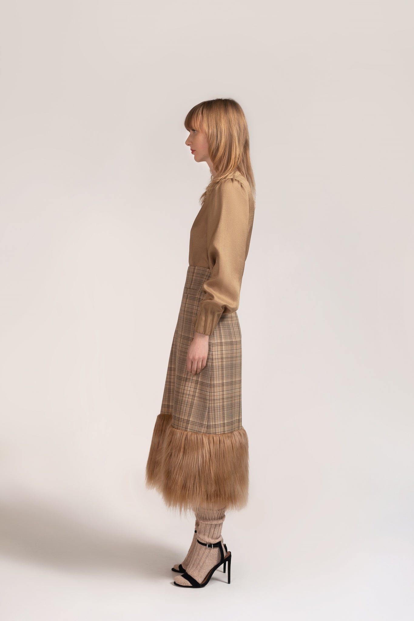 High waisted skirt with fake fur