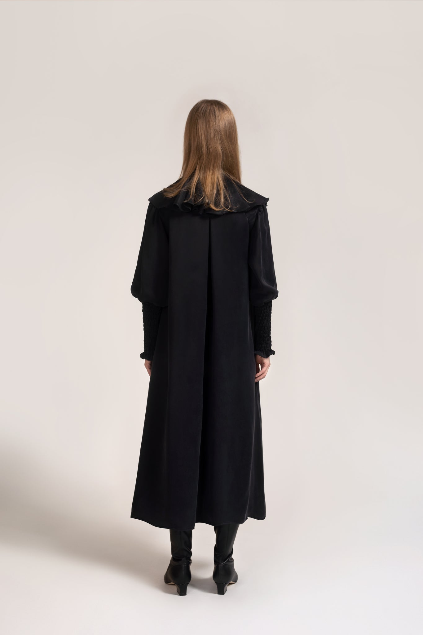 Oversize dress with detachable collar